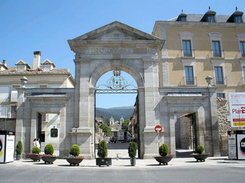 ▷ LA GRANJA DE SAN ILDEFONSO » Qué ver y hacer Puerta de la Reina