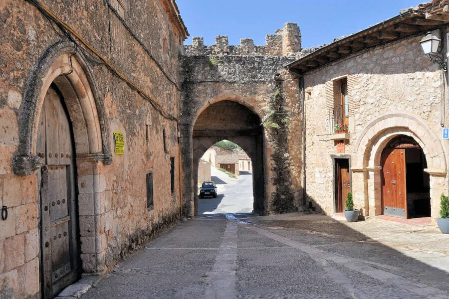 ▷ MADERUELO » Qué ver y hacer en esta ciudad amurallada Puerta del Arco