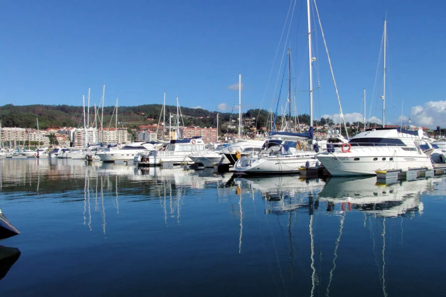 ▷ SANXENXO » Qué ver y hacer. Enclave de las Rías Baixas Puerto Marítimo de Sanxenxo
