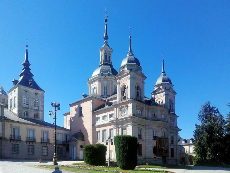 ▷ LA GRANJA DE SAN ILDEFONSO » Qué ver y hacer Real Colegiata de La Granja de San Ildefonso