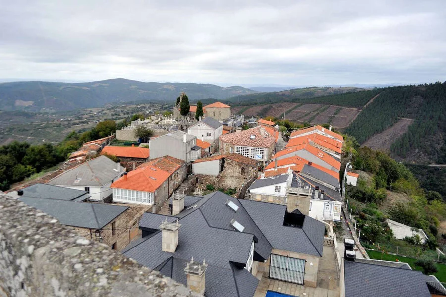▷ CASTRO CALDELAS » Qué ver y hacer en la Ribeira Sacra Visita Castro Caldelas