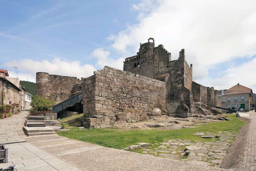 ▷ RIBADAVIA » Qué ver y hacer en la comarca del Ribeiro Visita el Castillo de Ribadavia