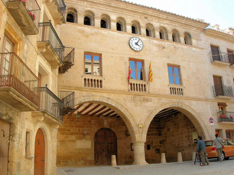 ▷ CALACEITE » Qué ver y hacer en este pueblo medieval Ayuntamiento de Calaceite