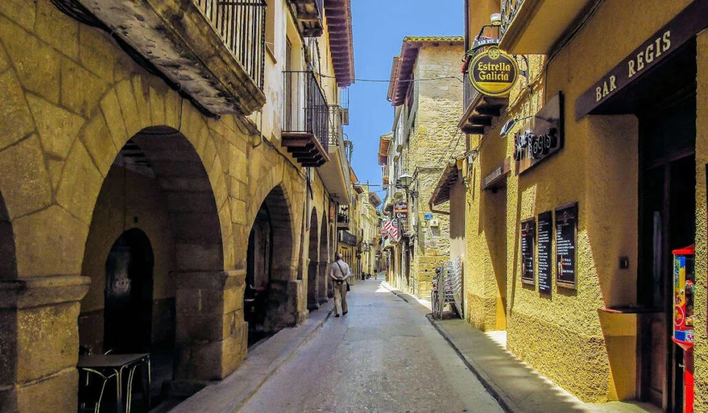 ▷ VALDERROBRES » Qué ver y hacer. Comarca del Matarraña Calles de Valderrobres