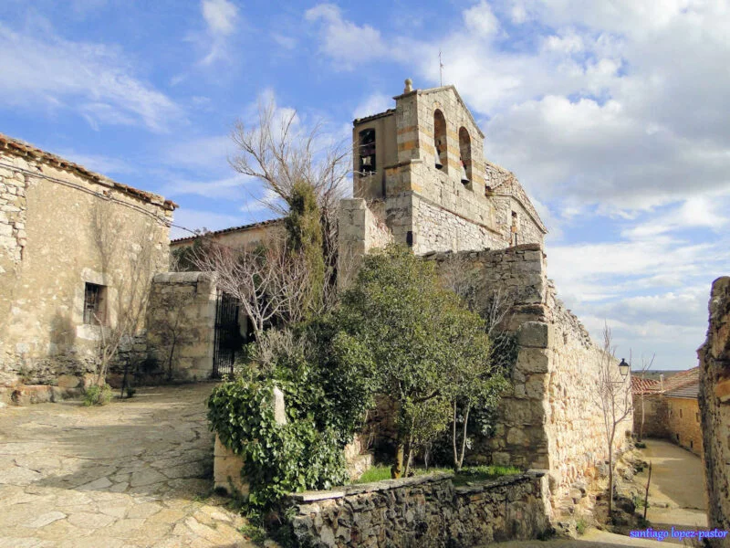 ▷ RELLO » Qué ver y hacer. Pequeño poblado amurallado Ermita de las Angustias