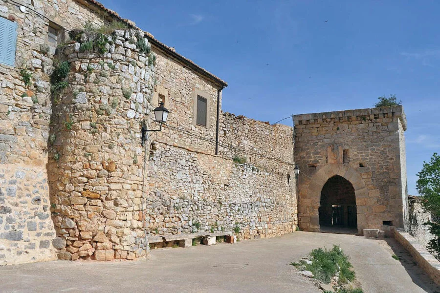 ▷ RELLO » Qué ver y hacer. Pequeño poblado amurallado Muralla del Castillo de Rello