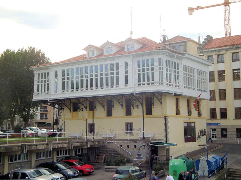 ▷ MUNDAKA » Qué ver y hacer en esta joya natural viscaína Casino de Mundaka