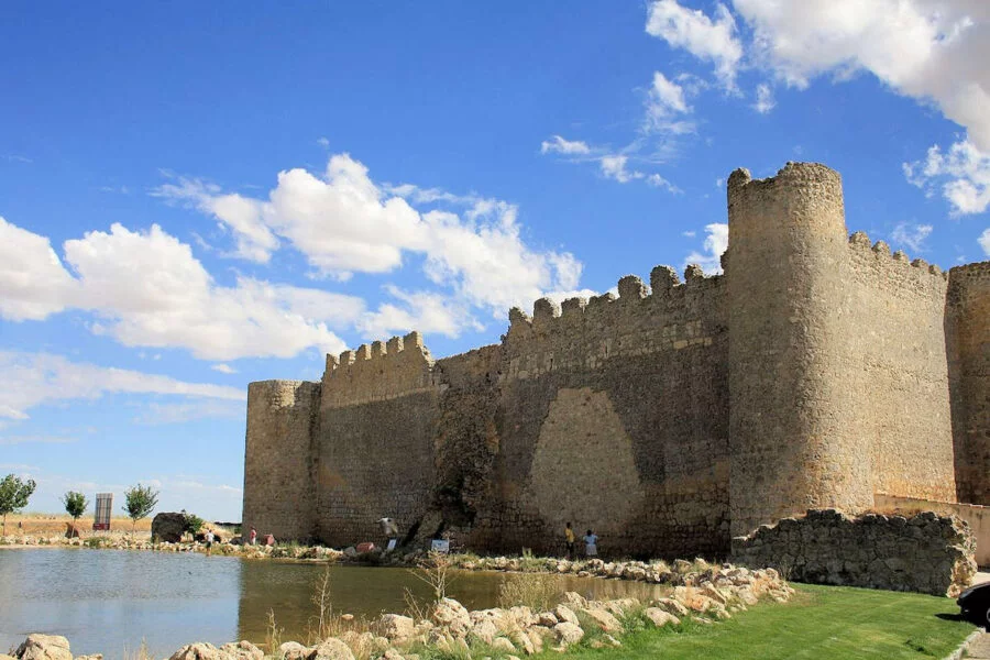 ▷ URUEÑA » Descubre qué ver y hacer. Villa amurallada. Castillo de Urueña