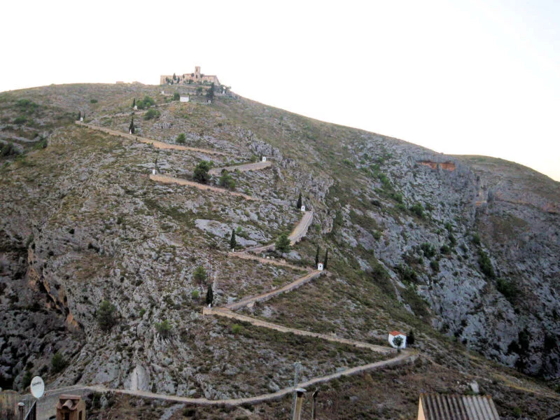 ▷ BOCAIRENT » Qué ver y hacer. Poblado excavado en la roca Ermita del Santo Cristo de Bocairent