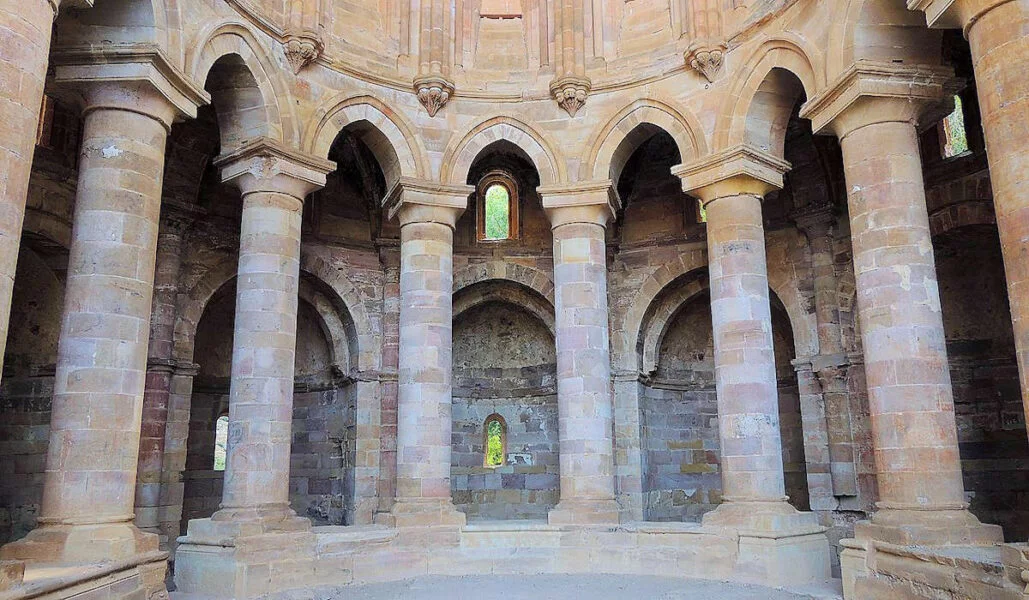 ▷ GRANJA DE MORERUELA » Descubre qué ver y hacer Girola de la iglesia del monasterio de Santa María de Moreruela