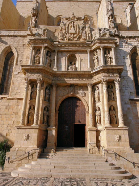 ▷ MONTBLANC » Qué ver y hacer en esta villa medieval Iglesia Santa María la Mayor en Montblanc