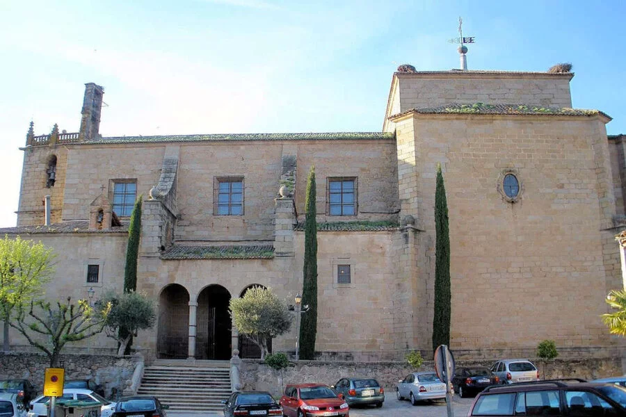▷ OROPESA » Qué ver y hacer a los pies de la Sierra de Gredo Iglesia de Nuestra Señora de la Asunción en Oropesa