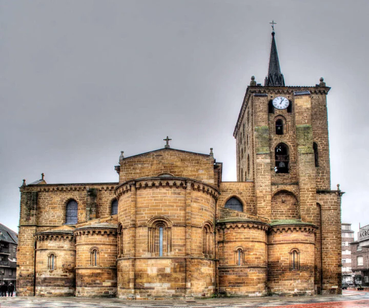 ▷ BENAVENTE » Qué ver y hacer. Paso del Camino de Santiago Iglesia de Santa María del Azogue de Benavente
