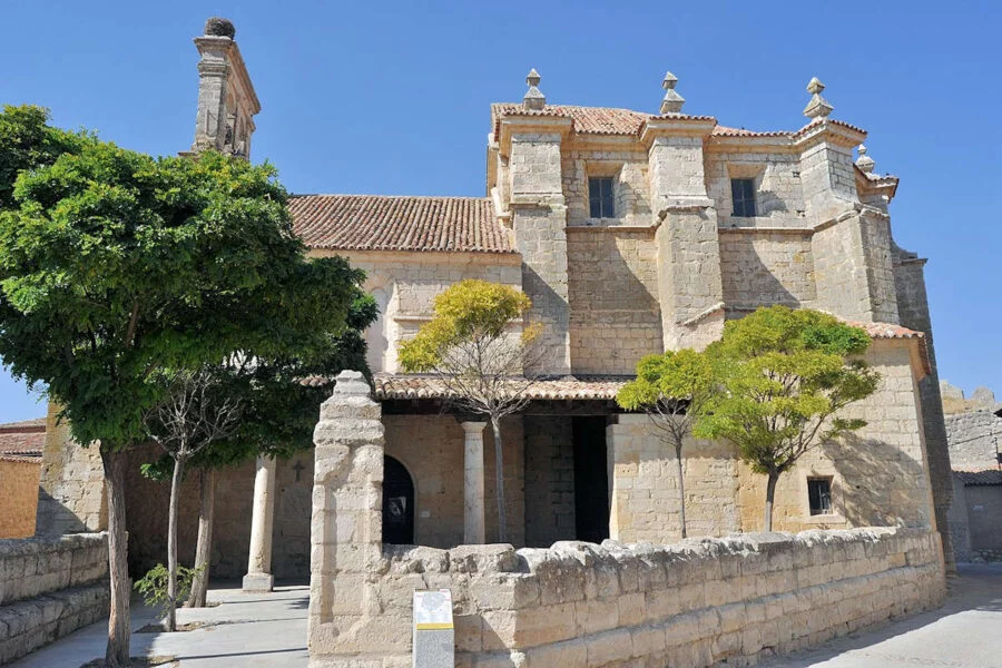 ▷ URUEÑA » Descubre qué ver y hacer. Villa amurallada. Iglesia de Santa María del Azogue en Urueña