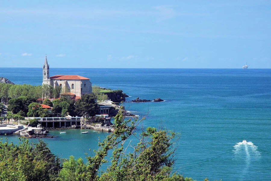 ▷ MUNDAKA » Qué ver y hacer en esta joya natural viscaína Iglesia de Santa María en Mundaka