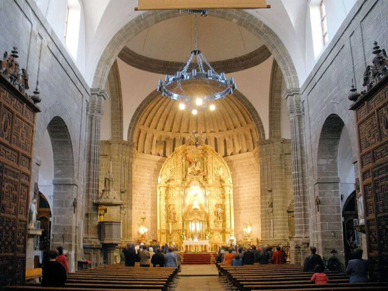 ▷ OROPESA » Qué ver y hacer a los pies de la Sierra de Gredo Interior Iglesia de Nuestra Señora de la Asunción