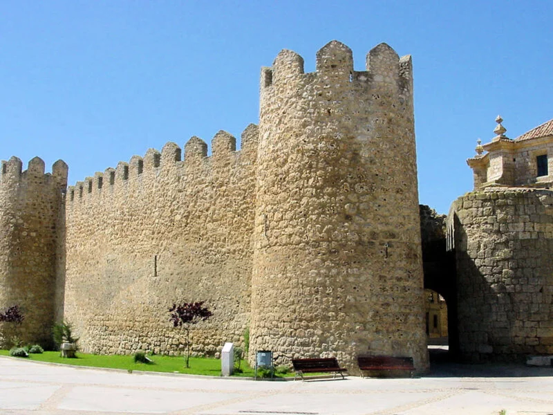 ▷ URUEÑA » Descubre qué ver y hacer. Villa amurallada. Murallas de Urueña
