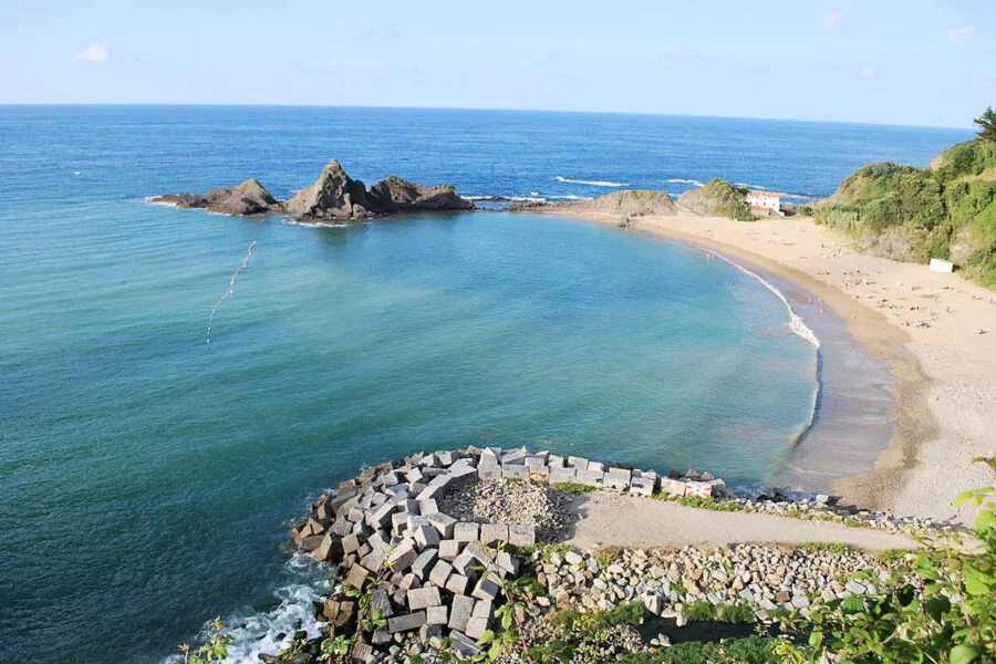 ▷ ONDARROA » Qué ver y hacer en la “villa de los puentes” Playa Saturraran