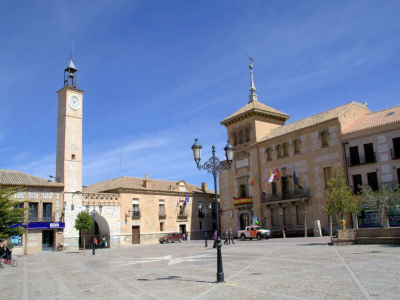 ▷ CONSUEGRA » Qué ver y hacer. Descubre su vasta historia Plaza Mayor de Consuegra