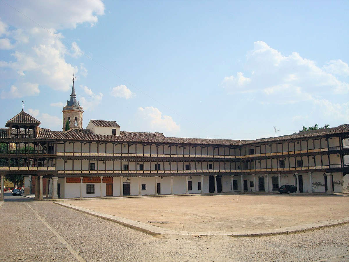 TEMBLEQUE » Qué ver y hacer. Descubre su Plaza Mayor
