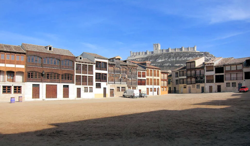 ▷ PEÑAFIEL » Qué ver y hacer. Pueblo vinícola y medieval Plaza del Coso en Peñafiel