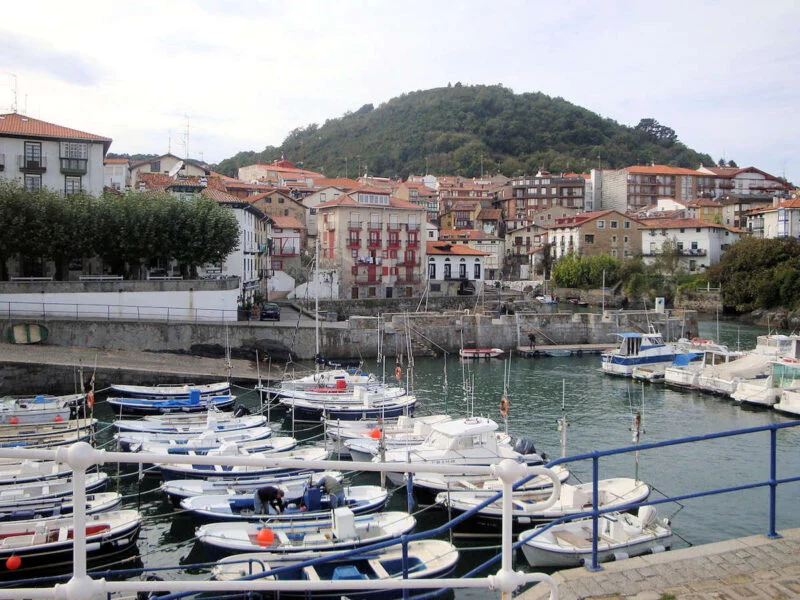 ▷ MUNDAKA » Qué ver y hacer en esta joya natural viscaína Puerto de Mundaka