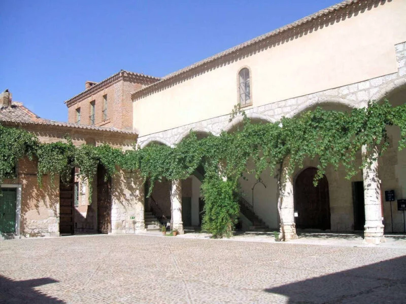 ▷ TORDESILLAS » Qué ver y hacer. Conoce su historia. Real Monasterio de Santa Clara en Tordesillas