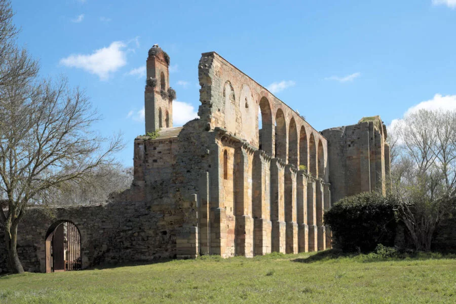 ▷ GRANJA DE MORERUELA » Descubre qué ver y hacer Vistas del Monasterio de Moreruela