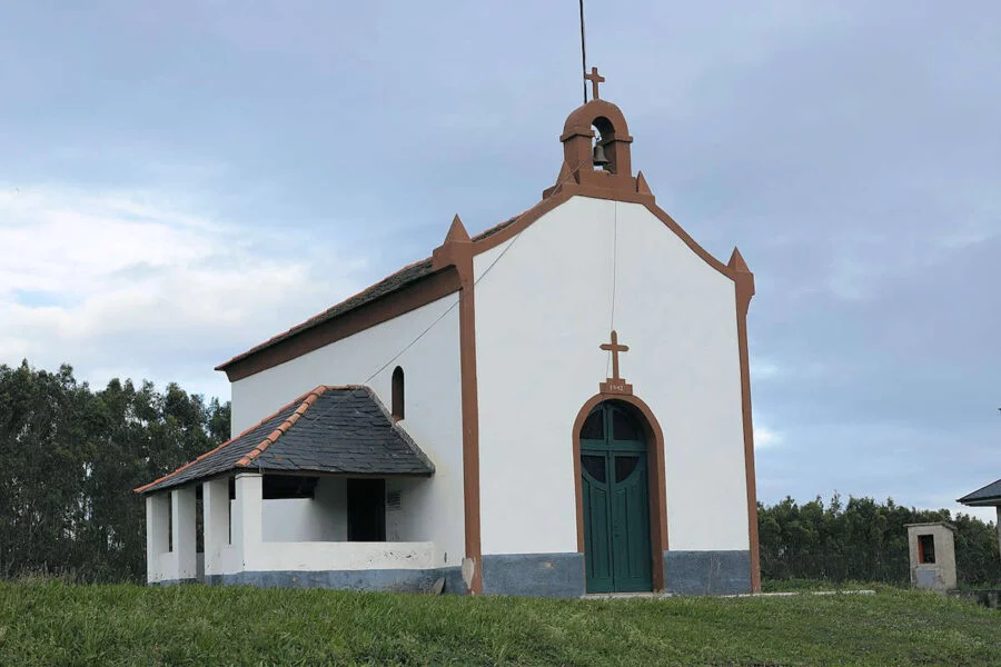 ▷ PUERTO DE VEGA » Qué ver y hacer en esta villa marinera Capilla de San Juan