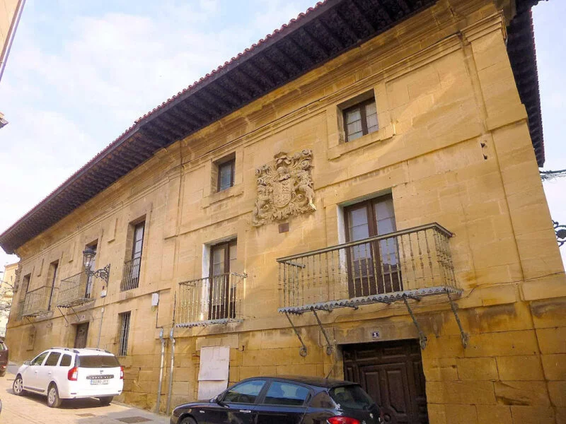 ▷ ELCIEGO » Qué ver y hacer en esta villa rodeada de viñedos Casa Palacio Ramírez de la Piscina