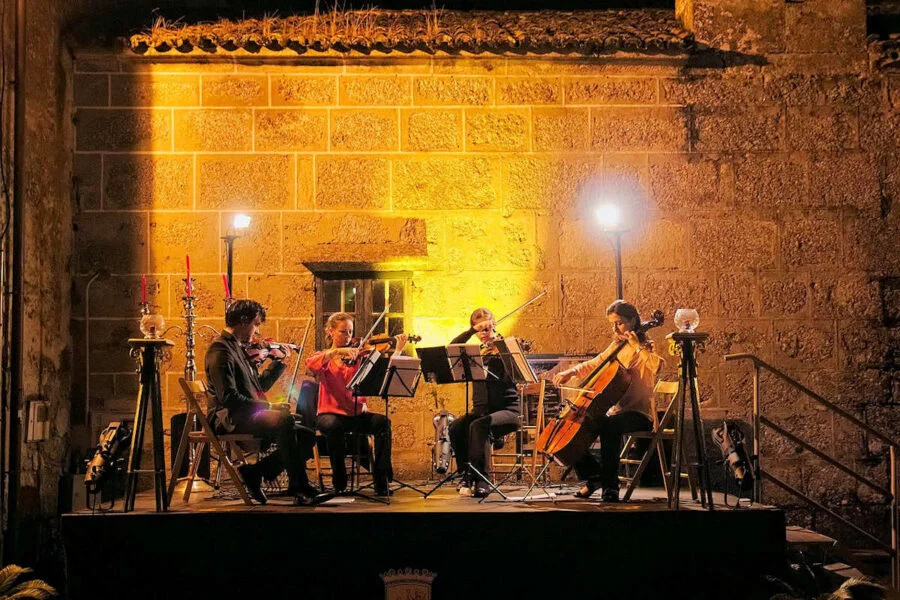 ▷ A PONTE MACEIRA » Qué ver y hacer en este bello destino Concierto del grupo de cámara Minuetto en Ponte Maceira