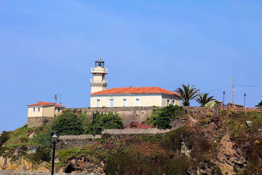 ▷ CUDILLERO » Qué ver y hacer en este pueblo marinero Faro de Cudillero