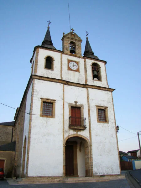 ▷ PUERTO DE VEGA » Qué ver y hacer en esta villa marinera Iglesia de Santa Marina