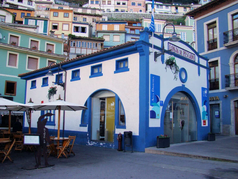 ▷ CUDILLERO » Qué ver y hacer en este pueblo marinero Lonja del Pescado en Cudillero