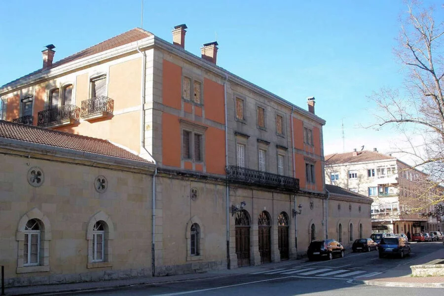 ▷ ARAYA » Qué ver y hacer. A los pies del monte Aratz. Palacio de los AJURIA