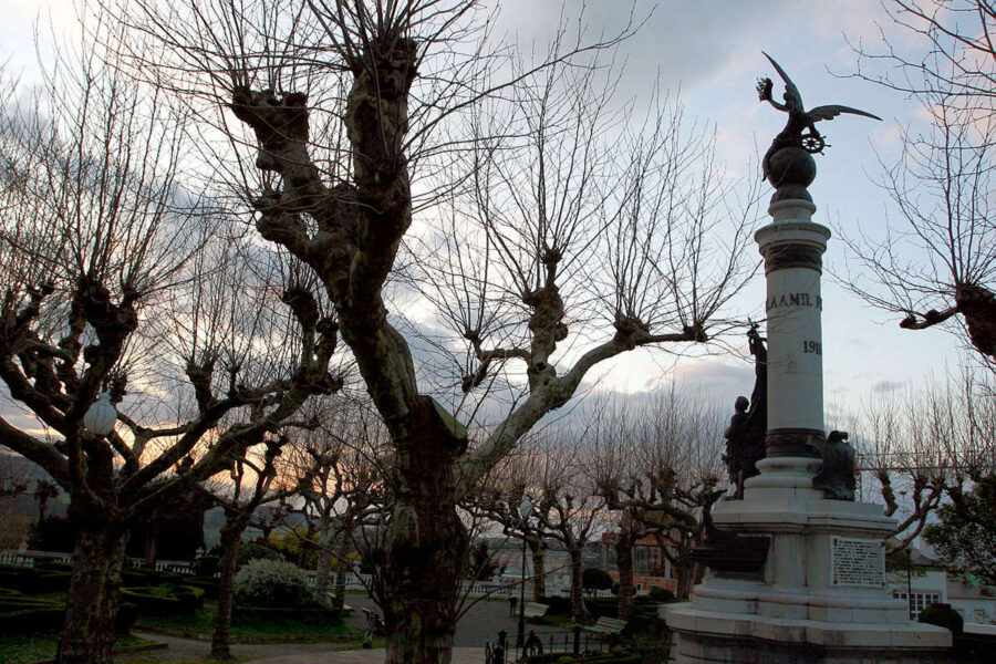 ▷ CASTROPOL » Qué ver y hacer. Pueblo ejemplar de Asturias. Parque Vicente Loriente de Castropol