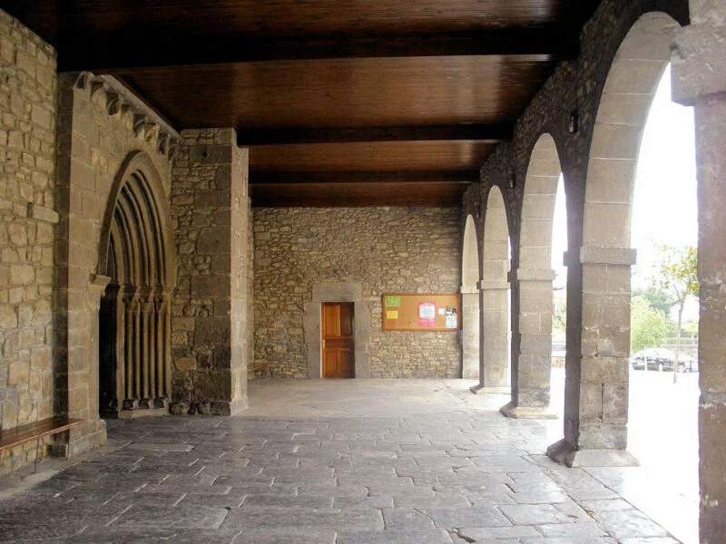 ▷ AMURRIO » Qué ver y hacer. Escenario de hermosos paisajes Pórtico de la iglesia de Santa María de la Asunción