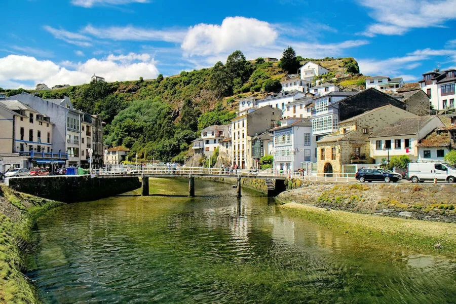 ▷ LUARCA » Qué ver y hacer. Un destino imprescindible. Río Negro en su paso por Luarca