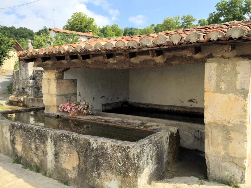 ▷ URTURI » Qué ver y hacer. Pueblo de la montaña alavesa lavadero-abrevadero