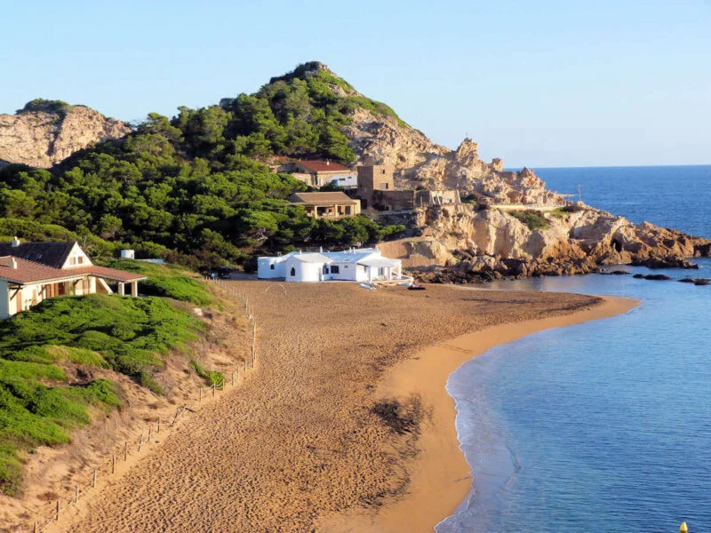 ▷ MERCADAL » Qué ver y hacer en este pueblo menorquín. Cala Pregonda