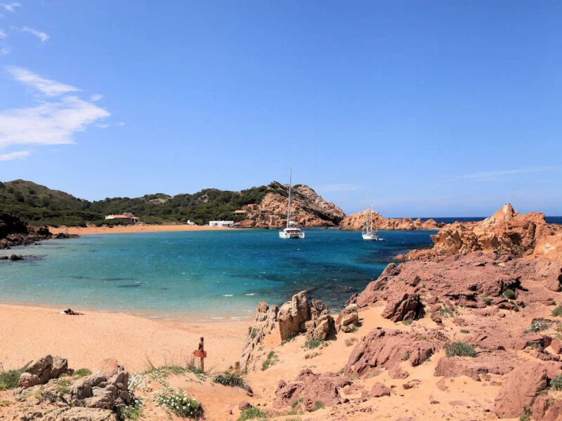 ▷ FORNELLS » Qué ver y hacer en este pueblo con encanto. Cala Pregonda en Fornells