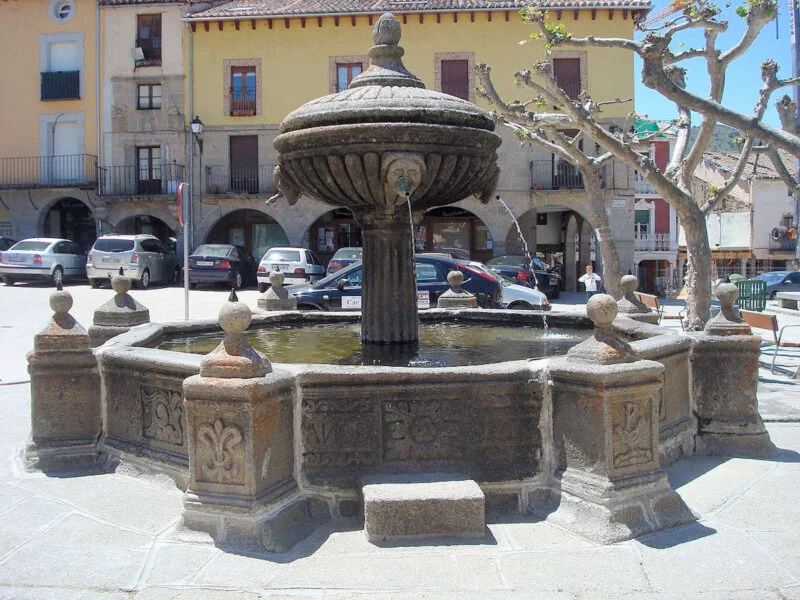 ▷ PIEDRAHITA » Qué ver y hacer. Villa del Valle del Corneja Fuente Plaza España