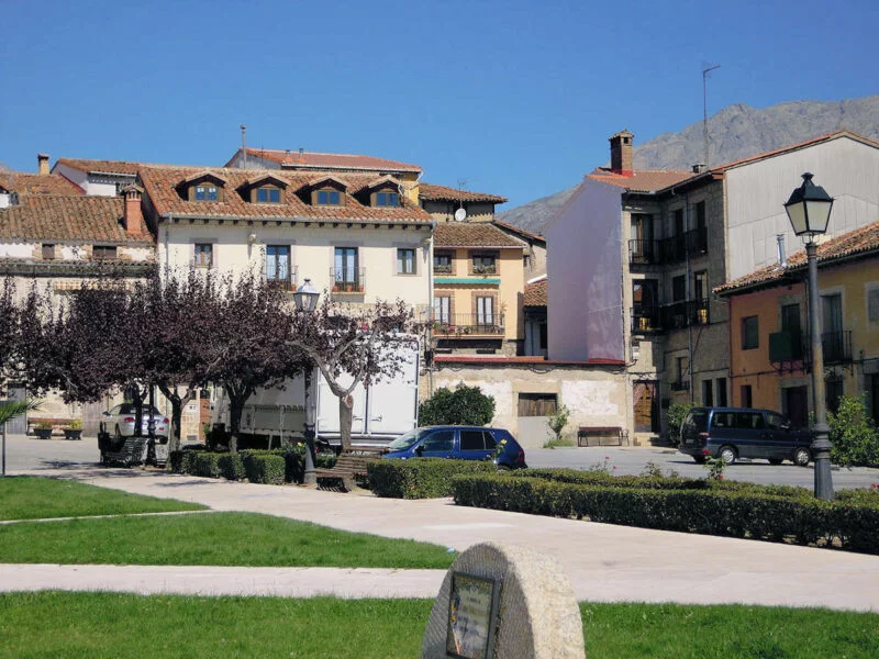▷ MOMBELTRÁN » Qué ver y hacer en esta villa “barranqueña” Mombeltrán en Ávila