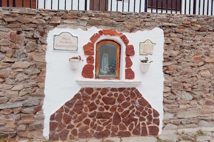 ▷ LAROYA » Qué ver y hacer. Auténtico turismo rural. Plaza Presbitero Ramón Garrido