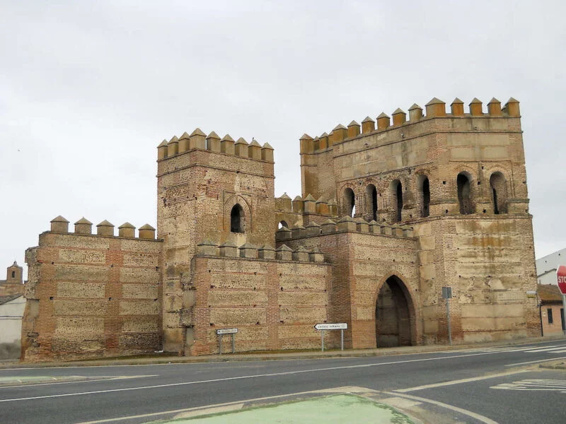 ▷ MADRIGAL DE LAS ALTAS TORRES » Qué ver y hacer. Puerta de Cantalapiedra en Madrigal de las Altas Torres
