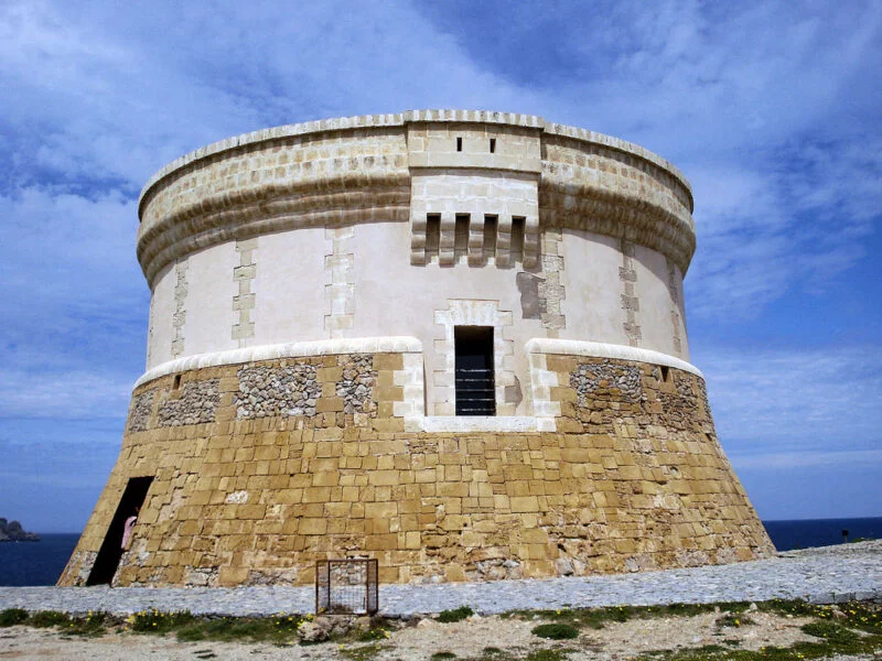 ▷ FORNELLS » Qué ver y hacer en este pueblo con encanto. Torre de Fornells