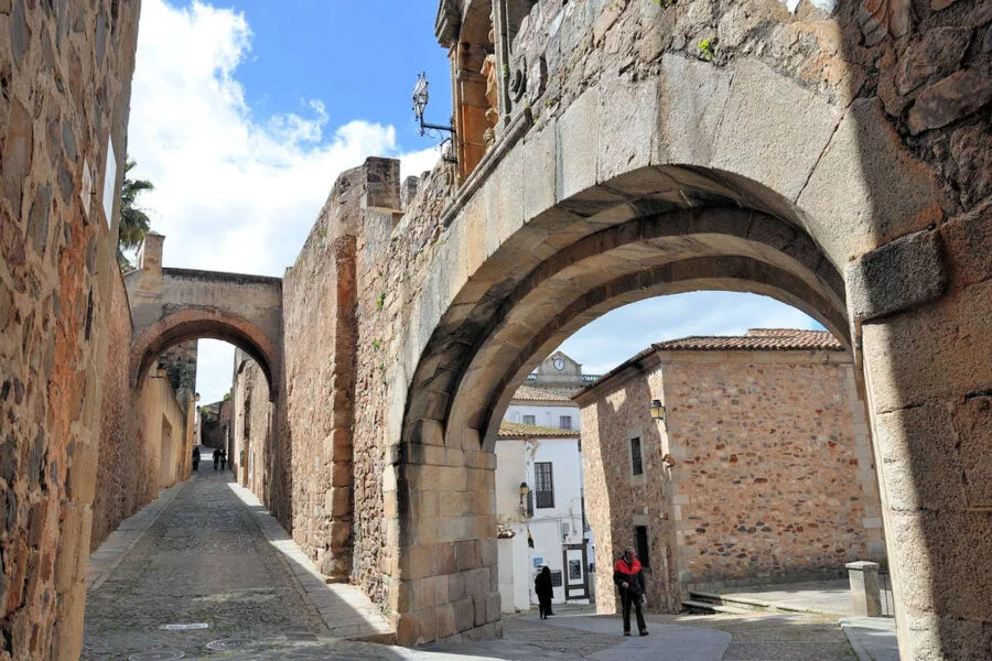 ▷ 15 Mejores Lugares QUE VER EN CÁCERES Arco de la estrella