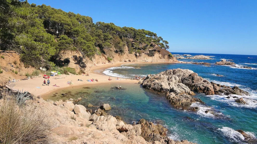 ▷ LAS 21 MEJORES PLAYAS DE COSTA BRAVA + MAPA Cala Estreta en Costa Brava