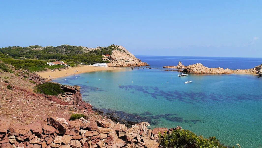 ▷ LAS 17 MEJORES PLAYAS DE MENORCA + MAPA Cala Pregonda en Menorca