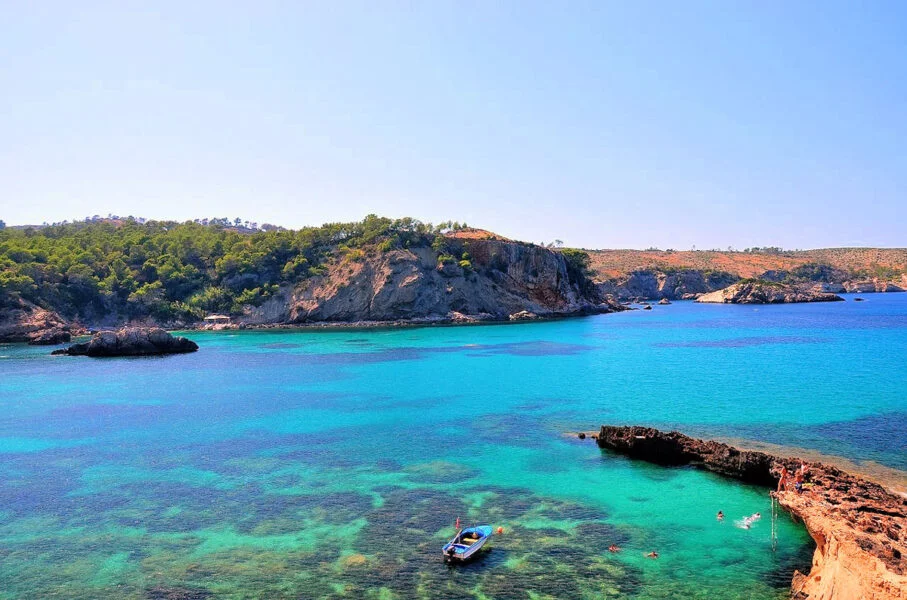 ▷ LAS 19 MEJORES PLAYAS DE IBIZA + MAPA Cala Xarraca